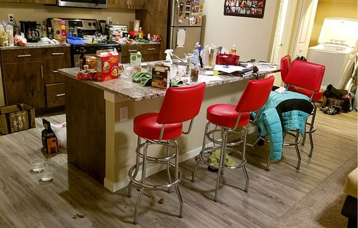 Dirty kitchen before cleaning